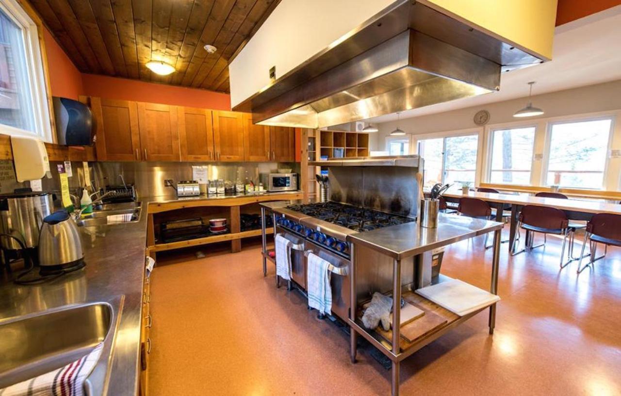 Canmore Alpine Hostel - Alpine Club Of Canada المظهر الخارجي الصورة