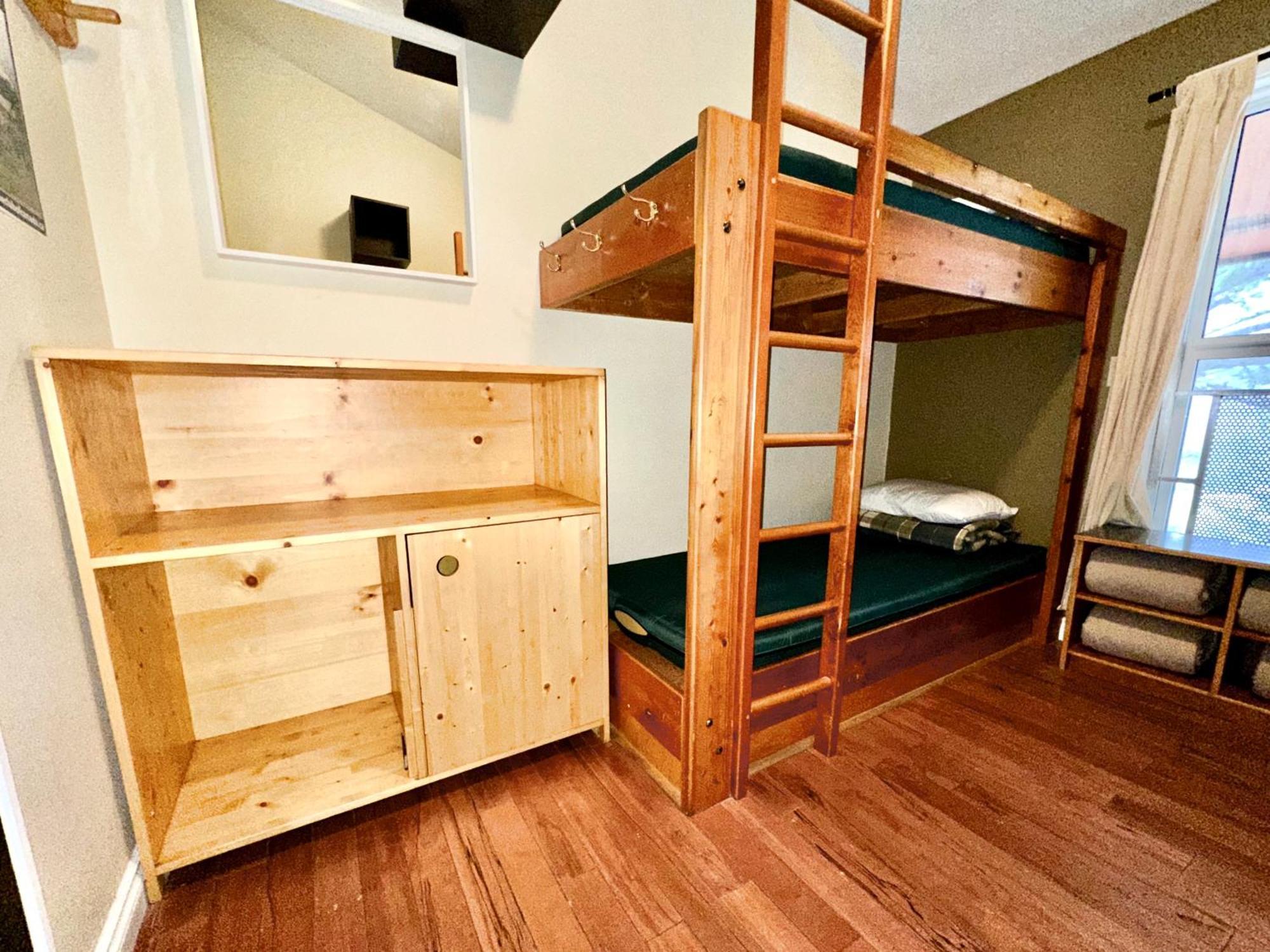 Canmore Alpine Hostel - Alpine Club Of Canada المظهر الخارجي الصورة