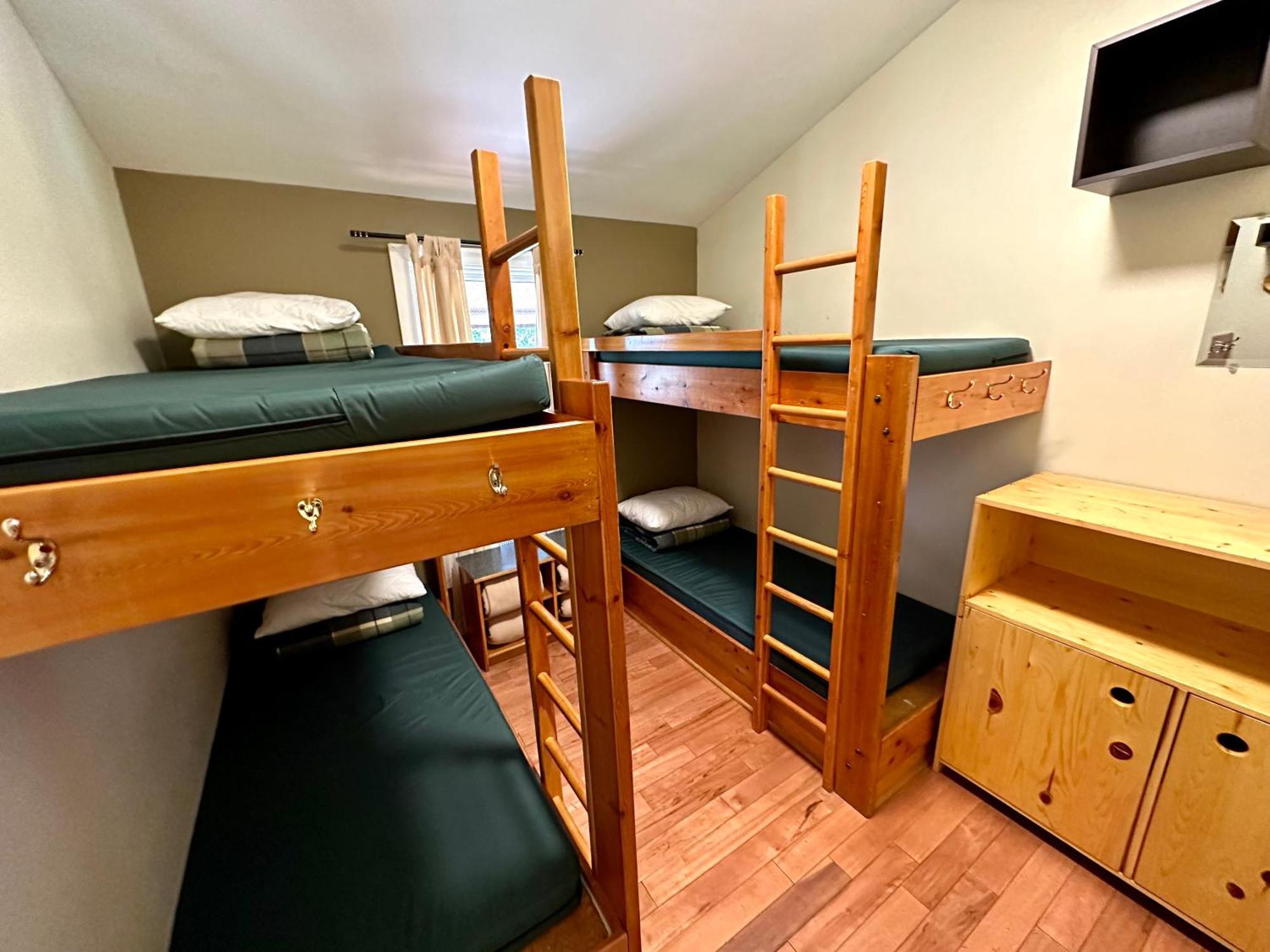 Canmore Alpine Hostel - Alpine Club Of Canada المظهر الخارجي الصورة