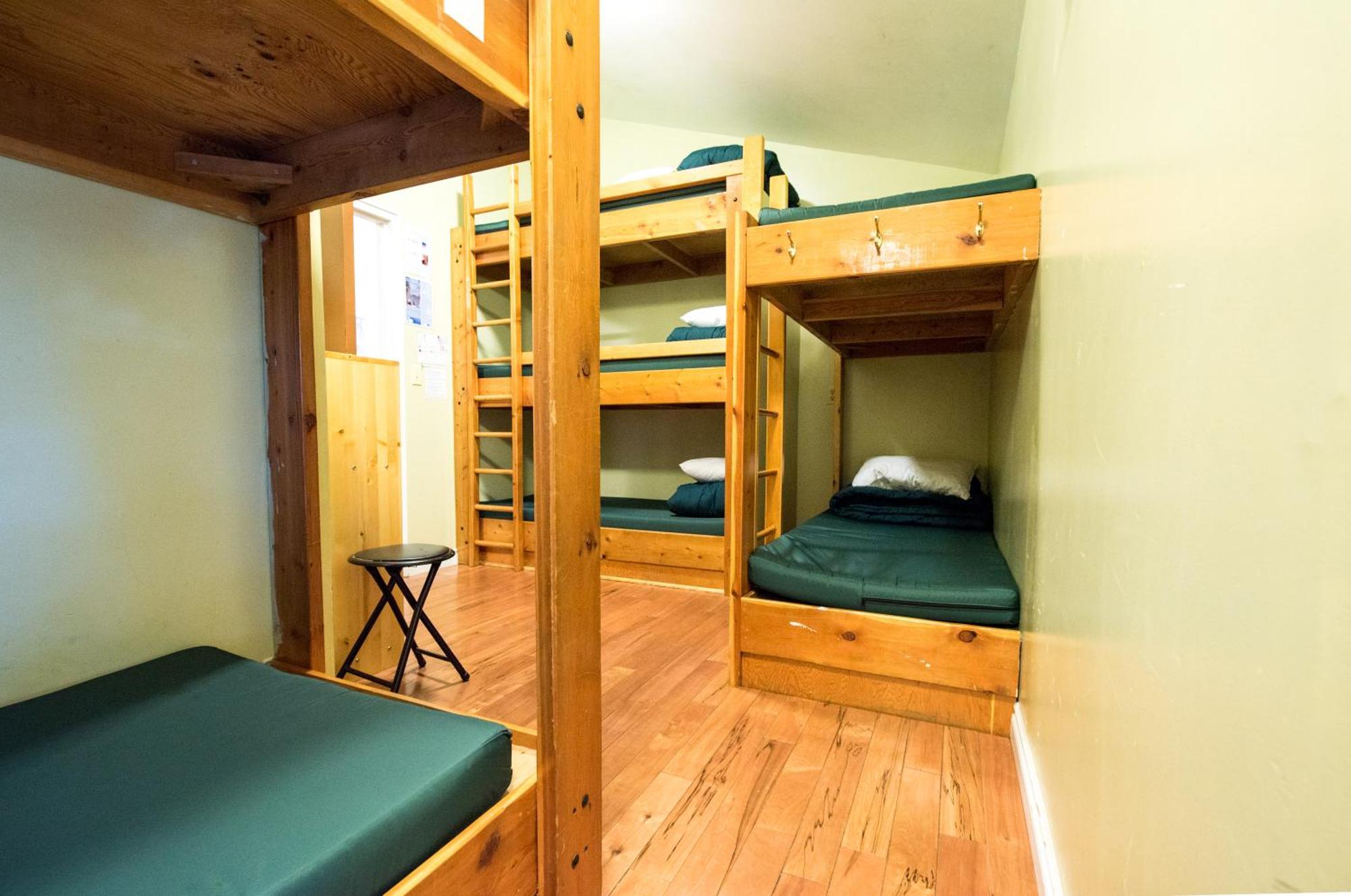 Canmore Alpine Hostel - Alpine Club Of Canada المظهر الخارجي الصورة