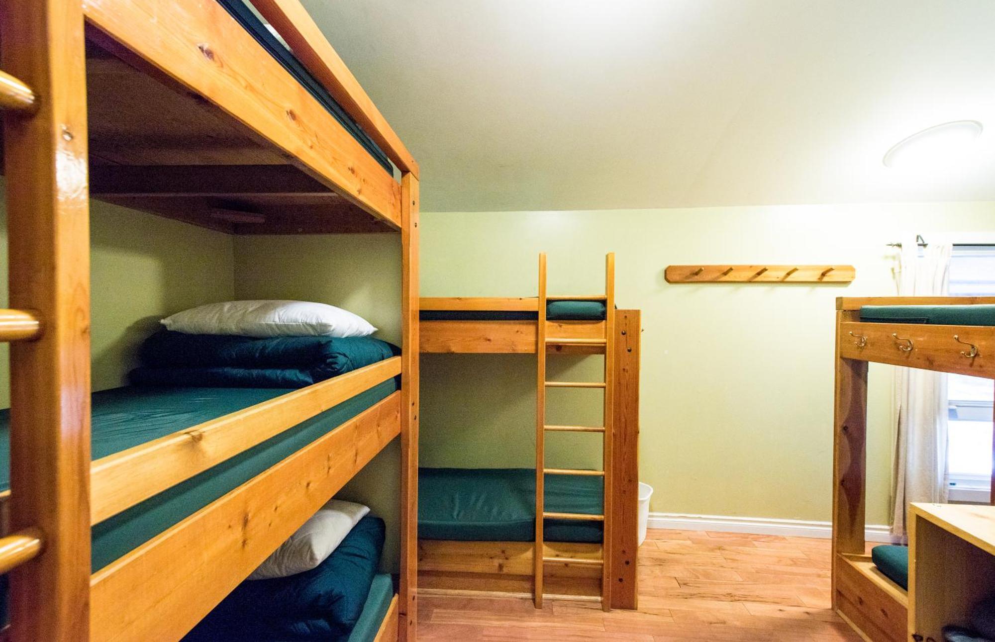 Canmore Alpine Hostel - Alpine Club Of Canada المظهر الخارجي الصورة