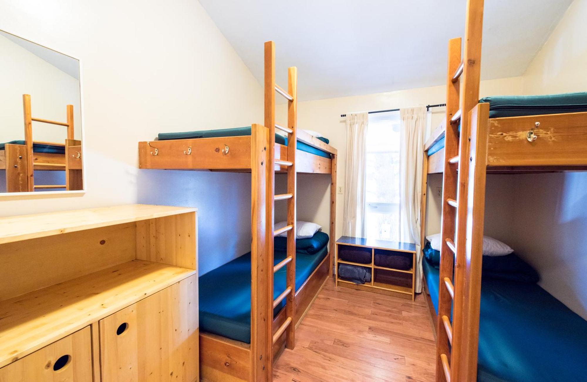 Canmore Alpine Hostel - Alpine Club Of Canada المظهر الخارجي الصورة