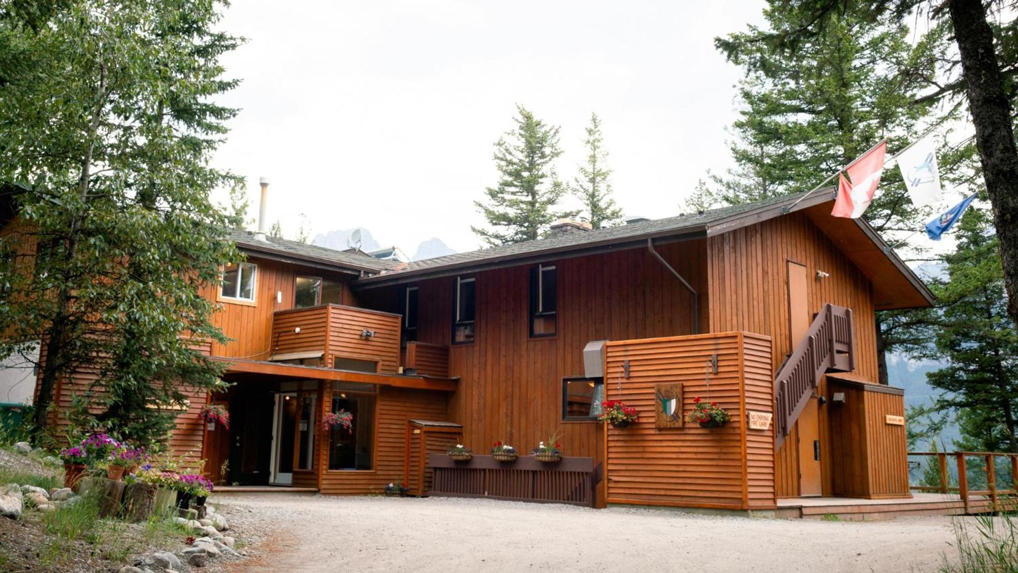 Canmore Alpine Hostel - Alpine Club Of Canada المظهر الخارجي الصورة