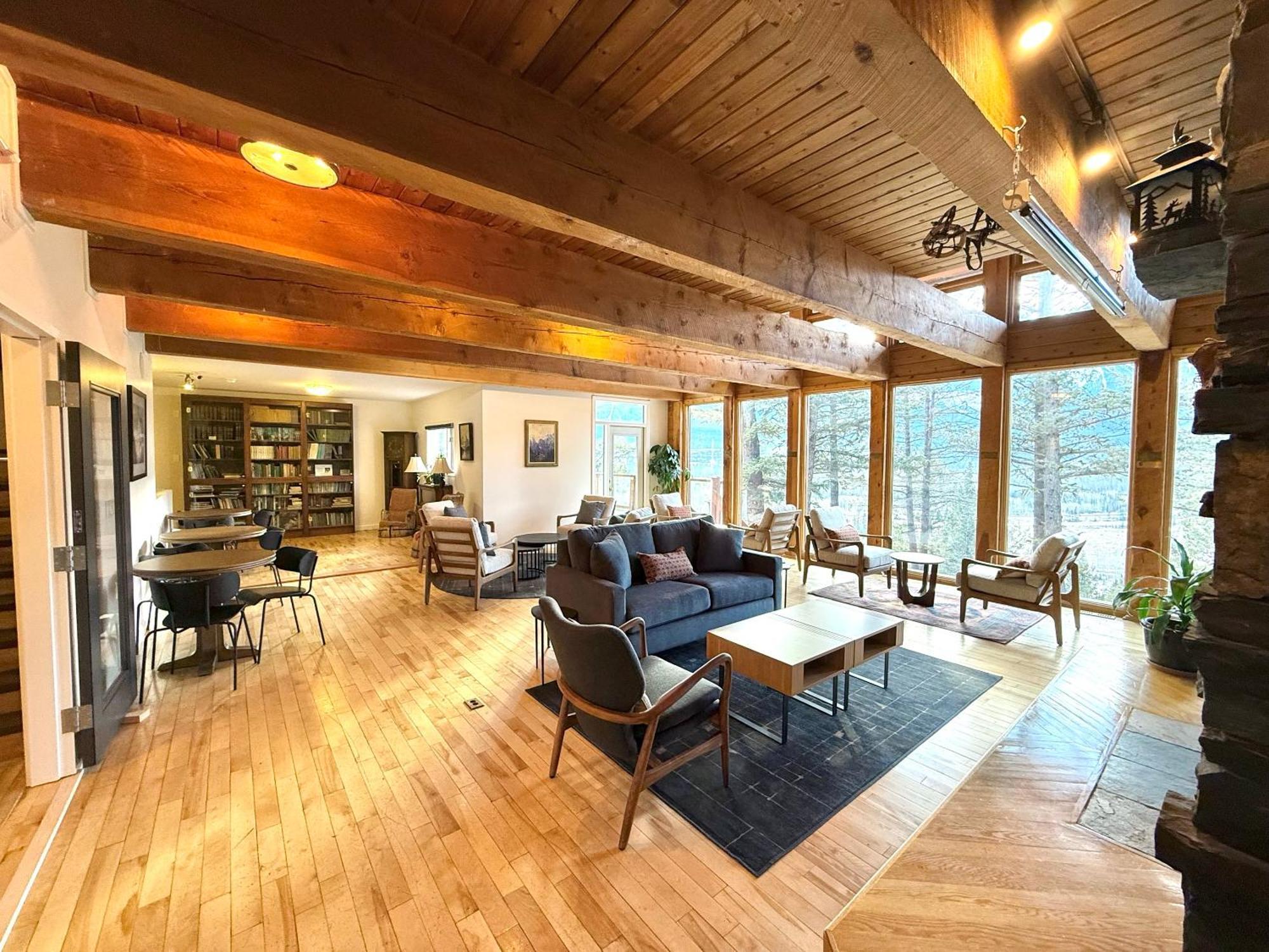 Canmore Alpine Hostel - Alpine Club Of Canada المظهر الخارجي الصورة