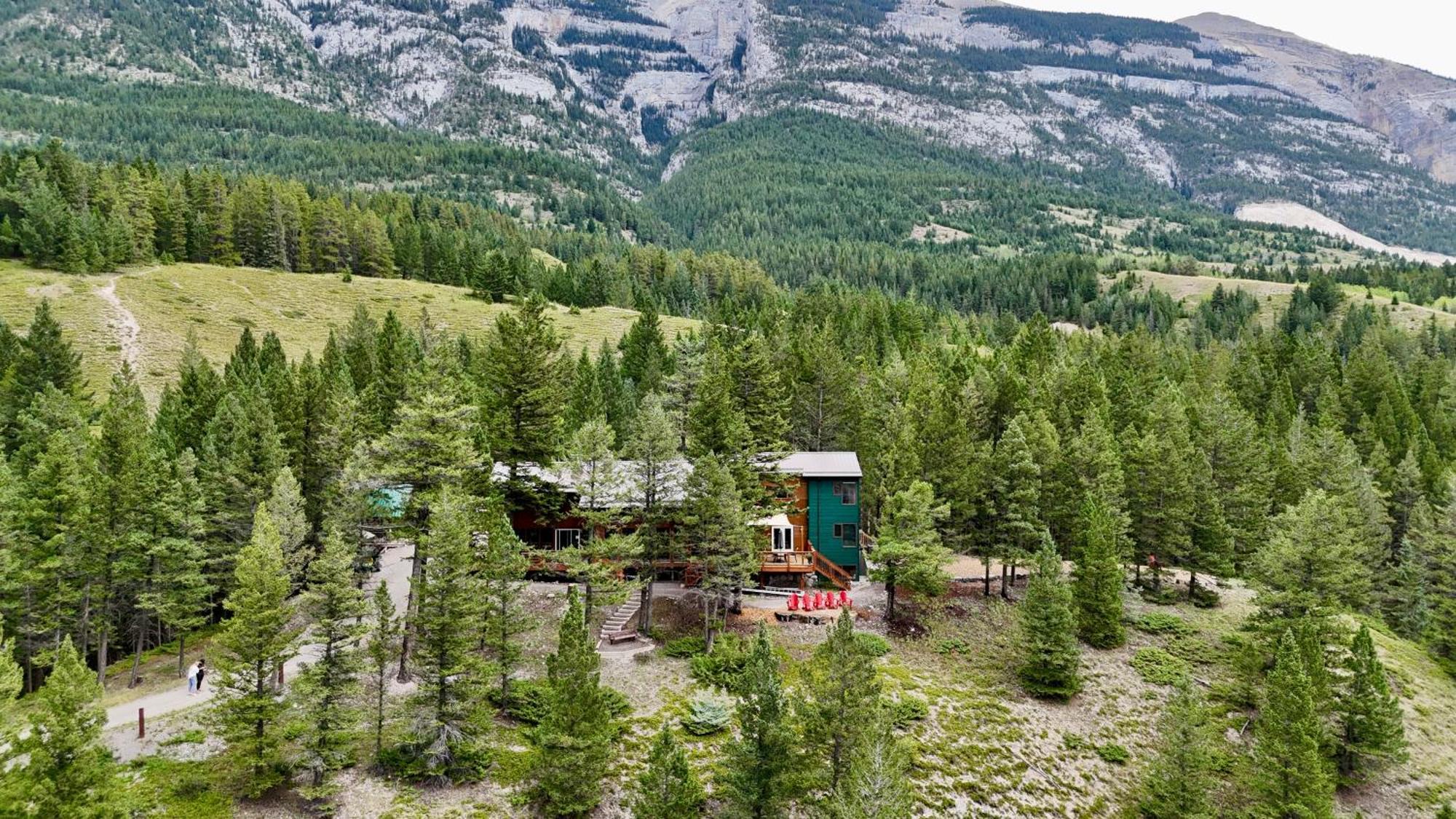 Canmore Alpine Hostel - Alpine Club Of Canada المظهر الخارجي الصورة